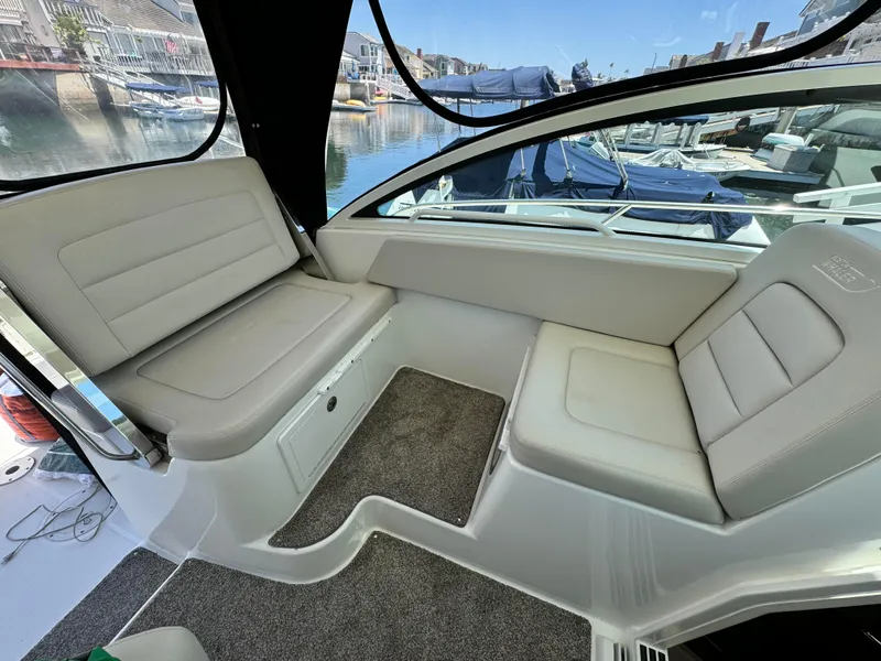 2015 Boston Whaler 315 Conquest