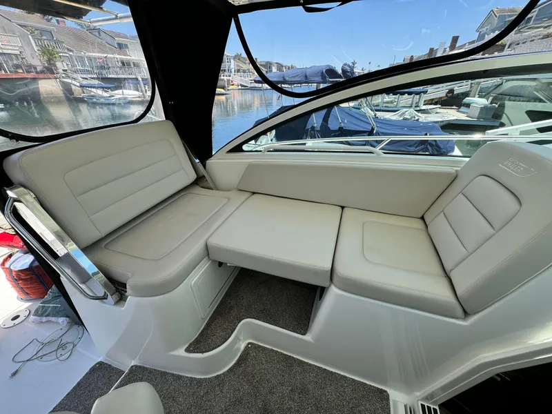 2015 Boston Whaler 315 Conquest