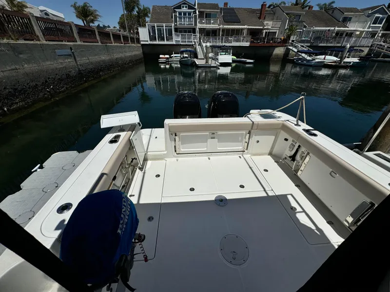 2015 Boston Whaler 315 Conquest