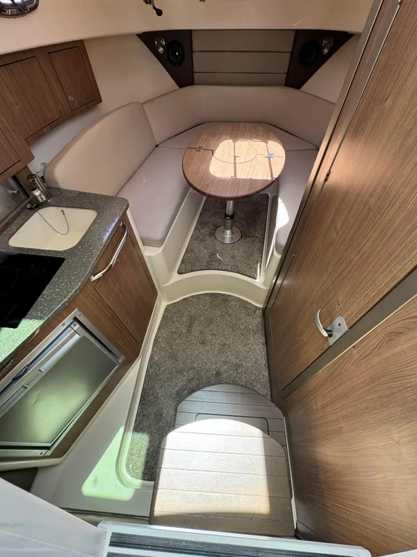 2015 Boston Whaler 315 Conquest