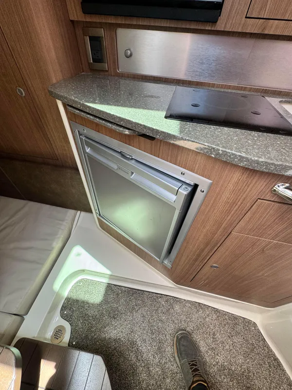 2015 Boston Whaler 315 Conquest