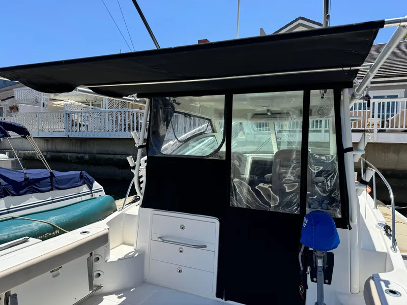 2015 Boston Whaler 315 Conquest