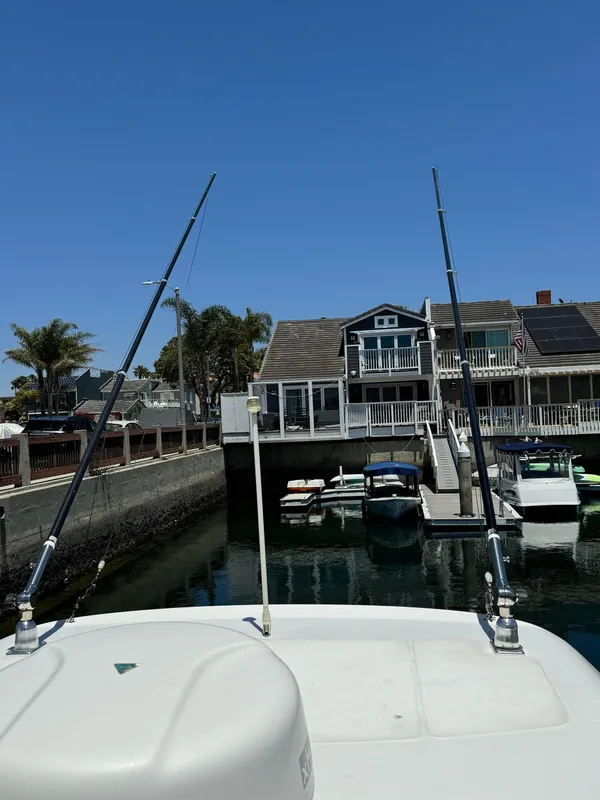 2015 Boston Whaler 315 Conquest