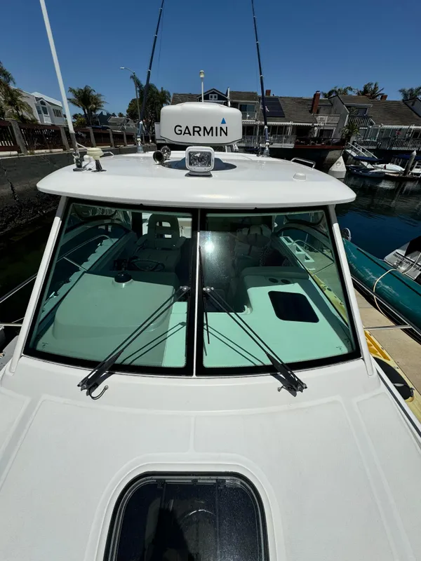 2015 Boston Whaler 315 Conquest