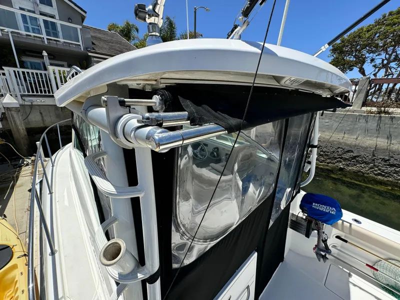 2015 Boston Whaler 315 Conquest
