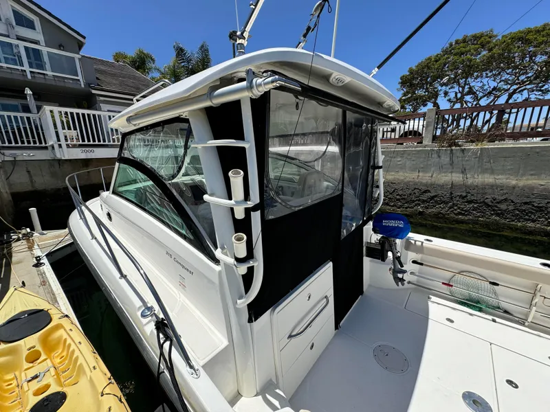 2015 Boston Whaler 315 Conquest