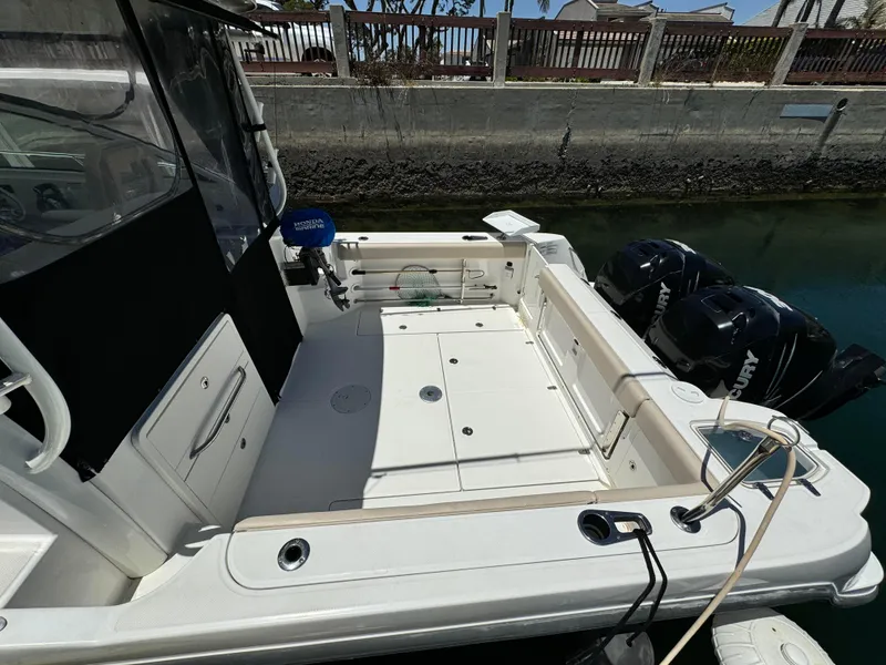 2015 Boston Whaler 315 Conquest