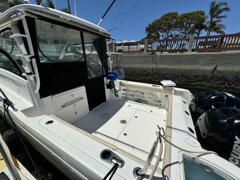 2015 Boston Whaler 315 Conquest