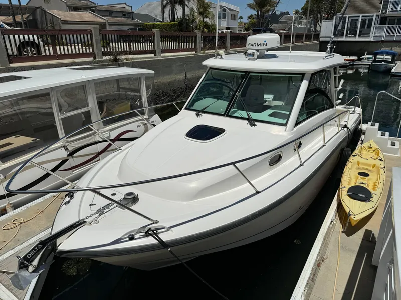 2015 Boston Whaler 315 Conquest