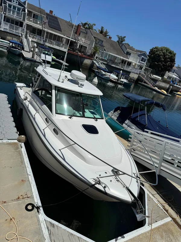2015 Boston Whaler 315 Conquest