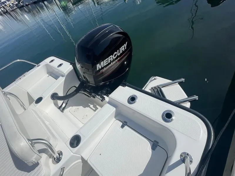 2013 Boston Whaler 210 Montauk