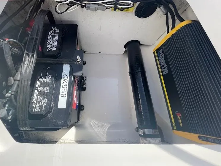 2013 Boston Whaler 210 Montauk