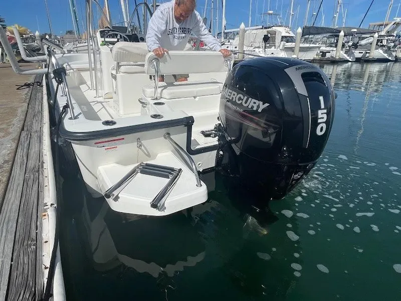 2013 Boston Whaler 210 Montauk