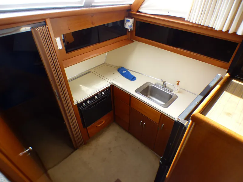 1965 Hatteras Double Cabin Motor Yacht
