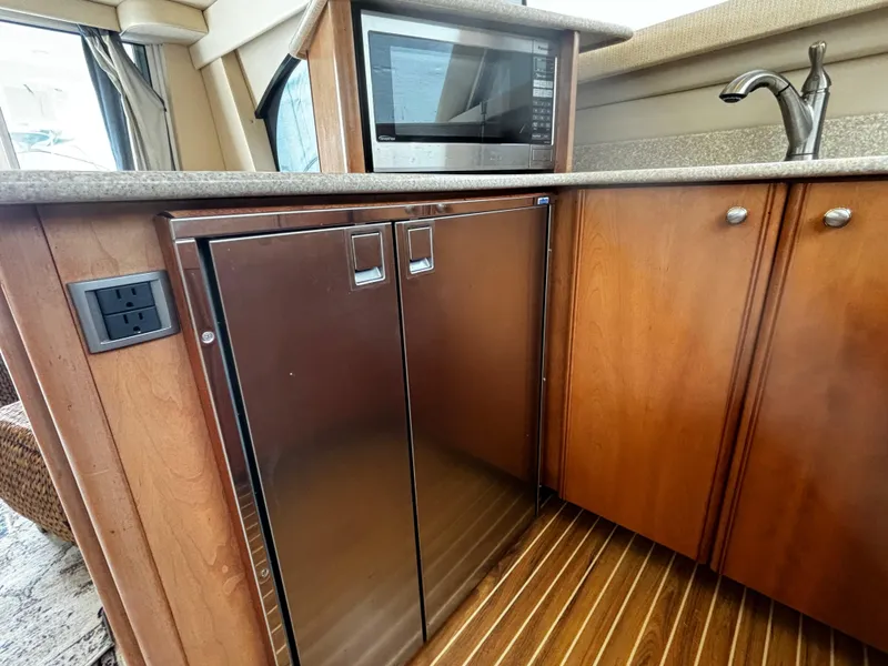 2003 Meridian 381 Sedan