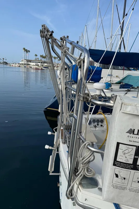 1990 Catalina 30 MkII sailboat docked, featuring rigging and safety equipment.