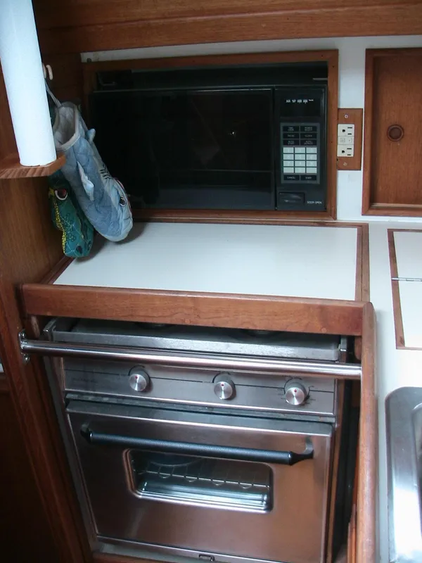 1989 Ericson 32-200
