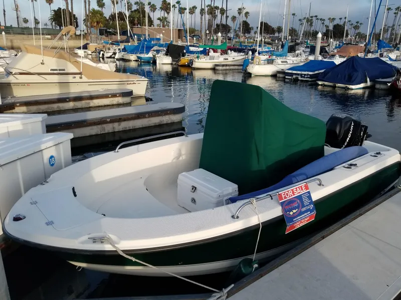 2010 Bayliner 1903 Trophy Center Console