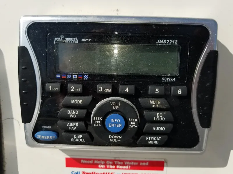 2010 Bayliner 1903 Trophy Center Console