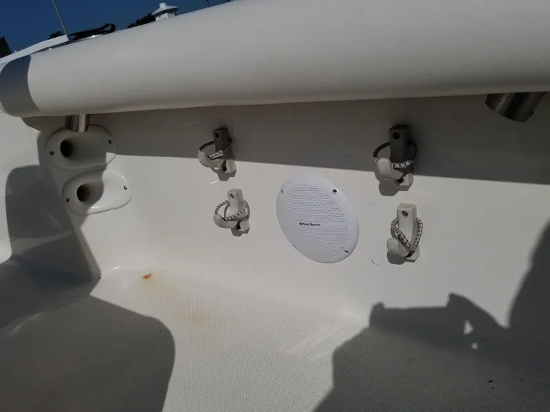 2010 Bayliner 1903 Trophy Center Console