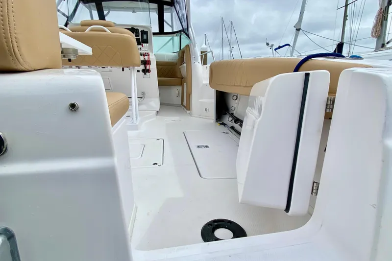 2006 Donzi 38 ZSF boat interior with beige seating and white deck.