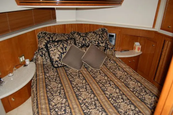 2000 Carver Voyager