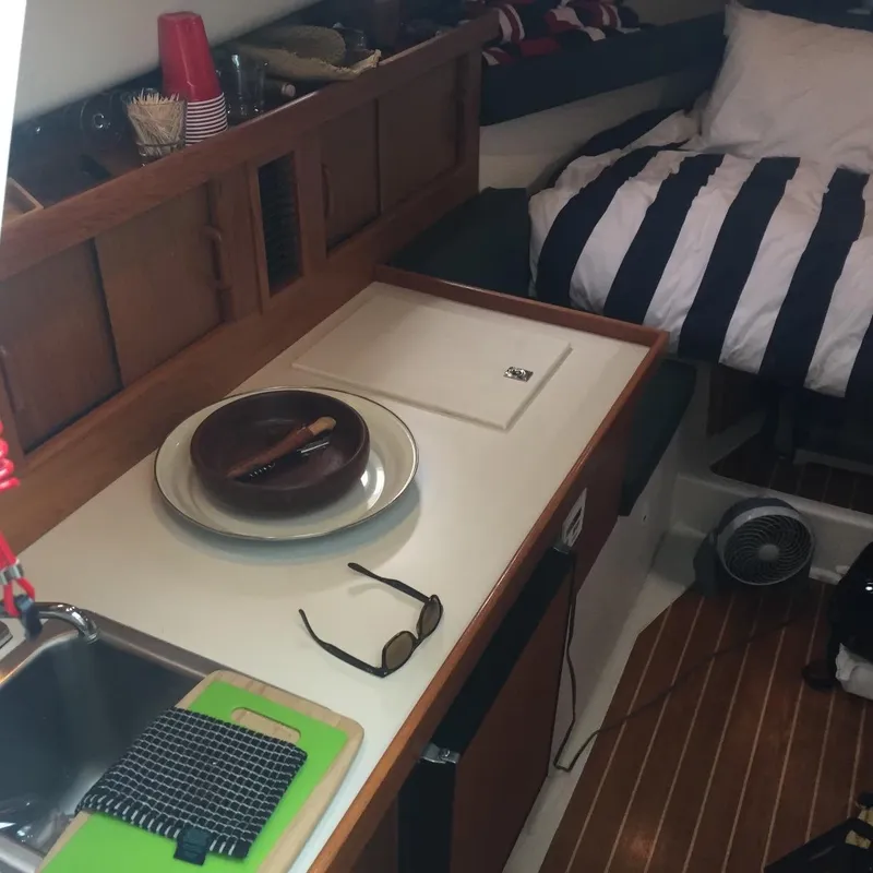 2000 Mainship Pilot 30 Sedan