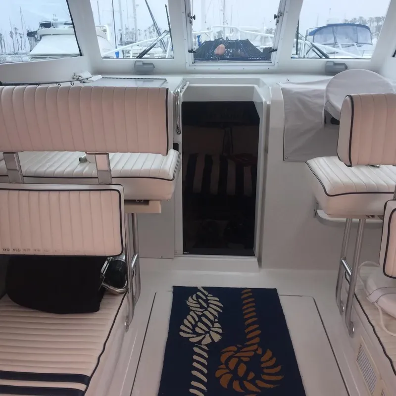 2000 Mainship Pilot 30 Sedan
