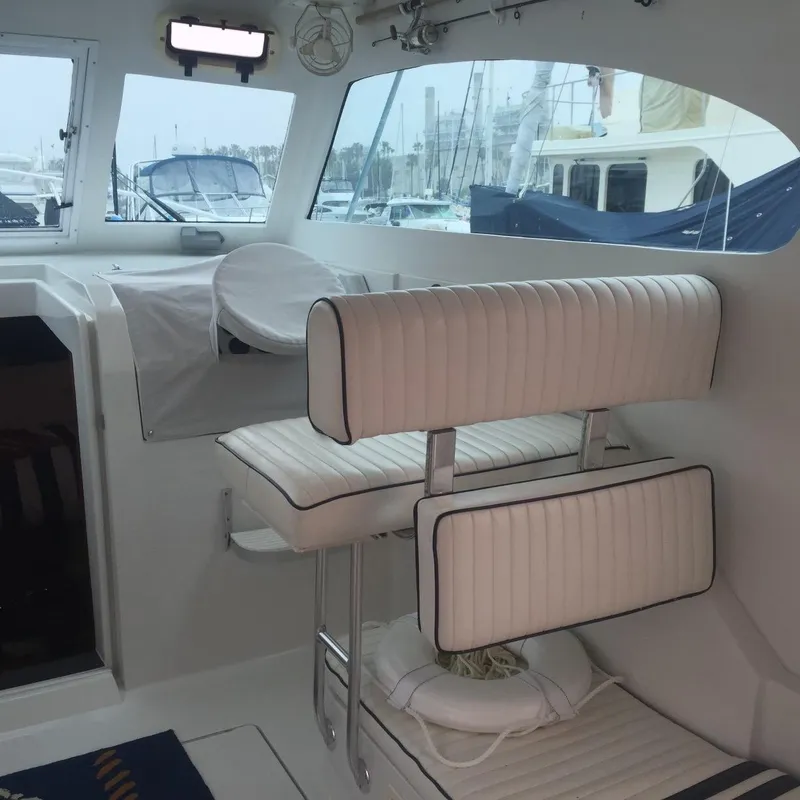 2000 Mainship Pilot 30 Sedan