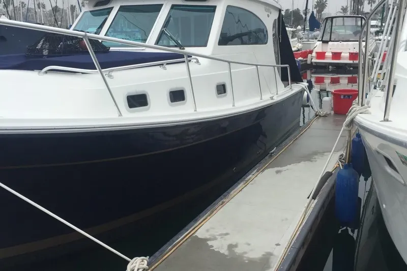 2000 Mainship Pilot 30 Sedan