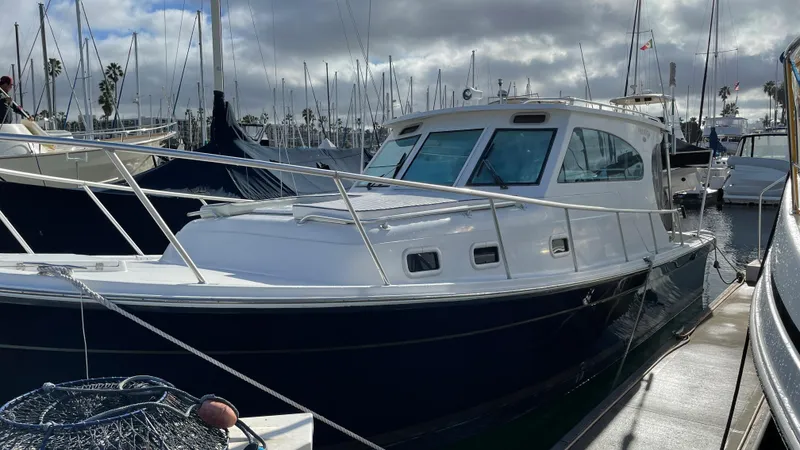 2000 Mainship Pilot 30 Sedan
