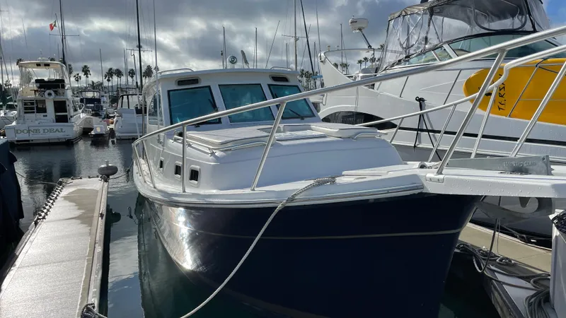 2000 Mainship Pilot 30 Sedan