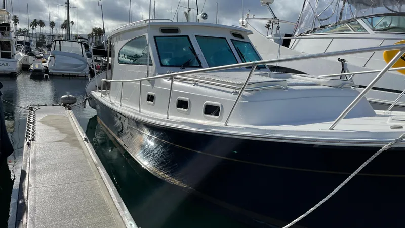 2000 Mainship Pilot 30 Sedan