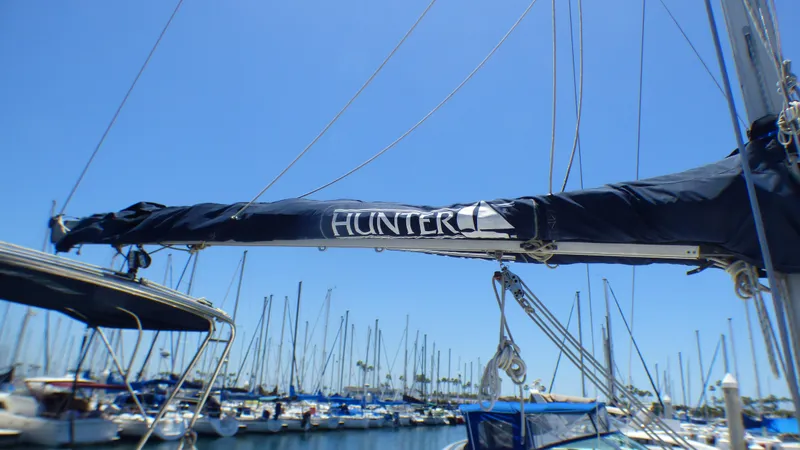 Hunter sail cover