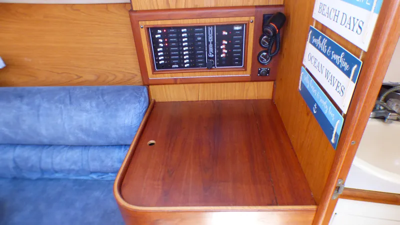 2000 Hunter Sloop