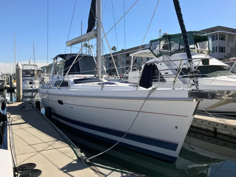 1998 Hunter 45 Center Cockpit