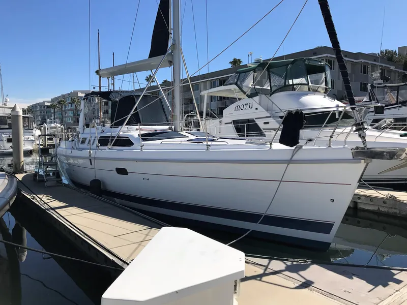 1998 Hunter 45 Center Cockpit