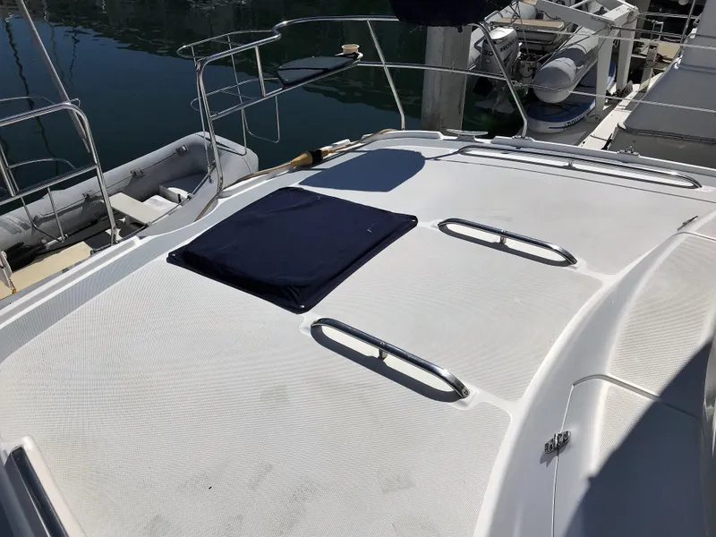 1998 Hunter 45 Center Cockpit
