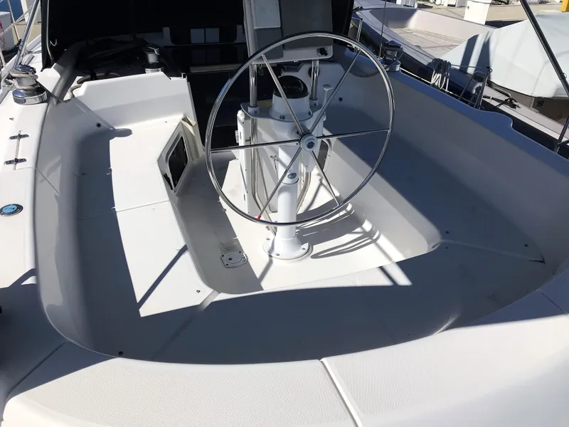 1998 Hunter 45 Center Cockpit