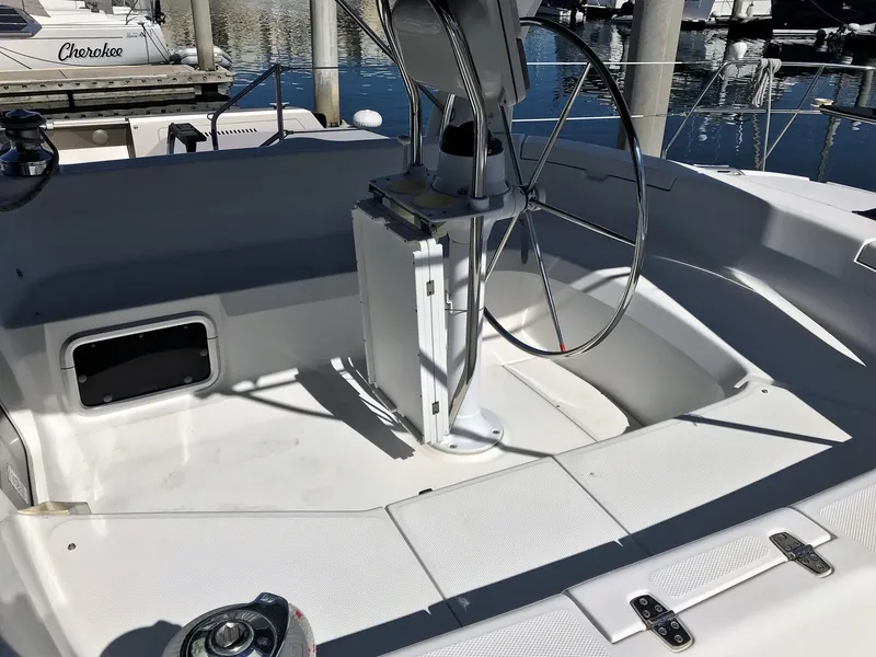1998 Hunter 45 Center Cockpit