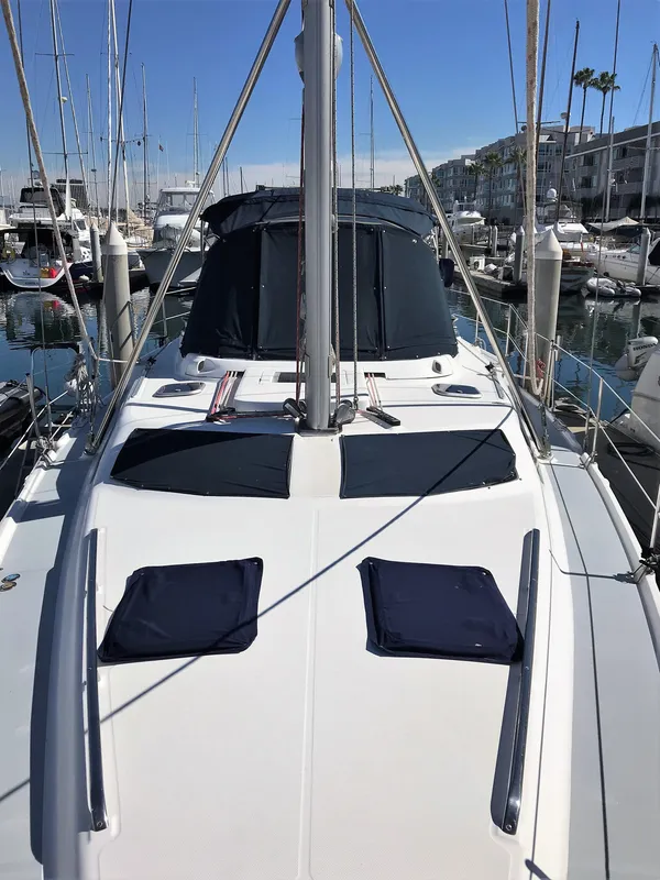 1998 Hunter 45 Center Cockpit