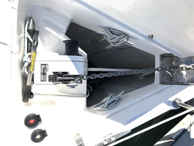 1998 Hunter 45 Center Cockpit