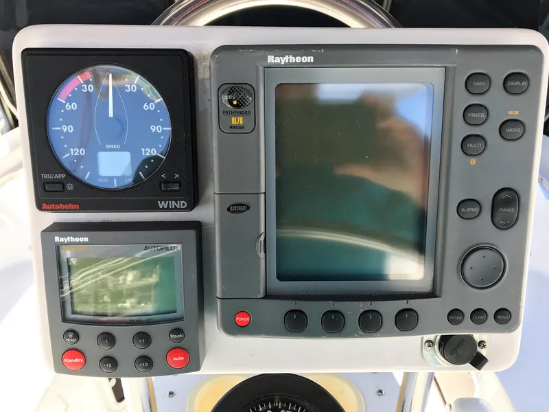 1998 Hunter 45 Center Cockpit