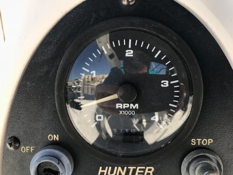 1998 Hunter 45 Center Cockpit