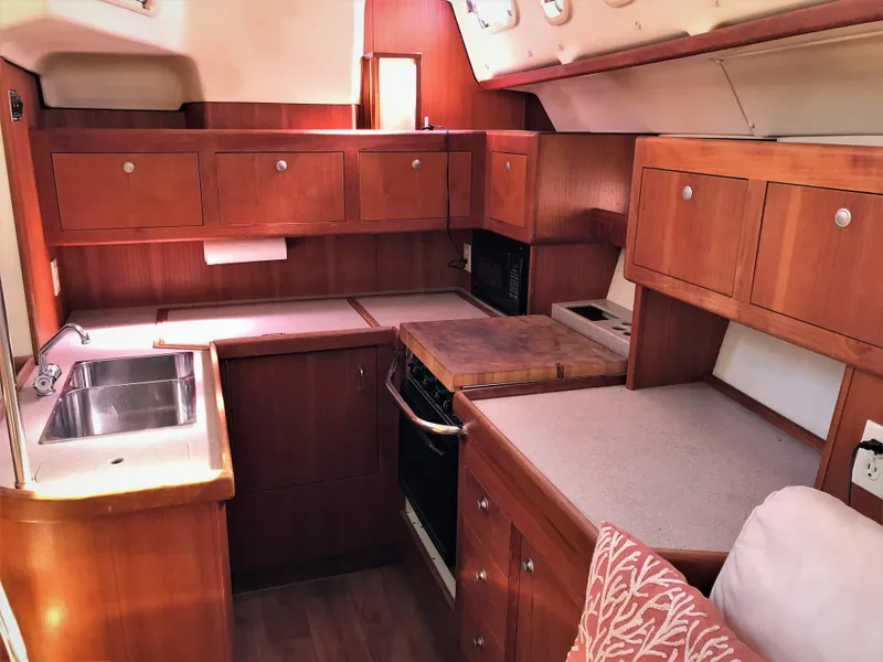 1998 Hunter 45 Center Cockpit
