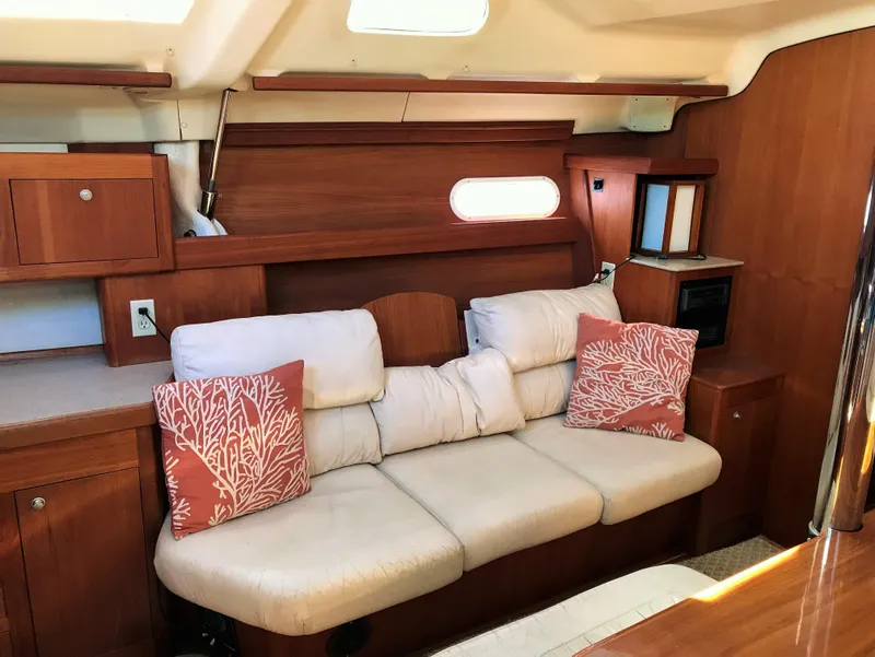 1998 Hunter 45 Center Cockpit