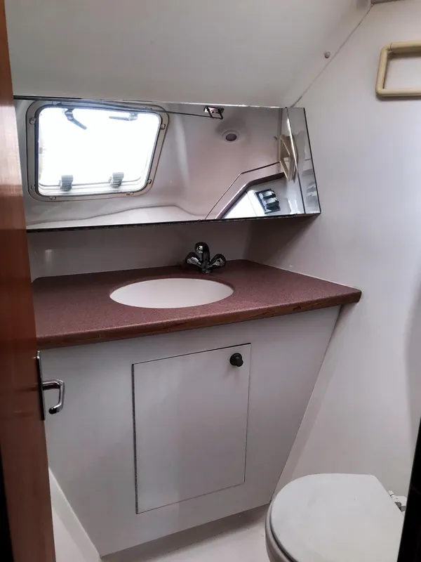 1998 Hunter 45 Center Cockpit