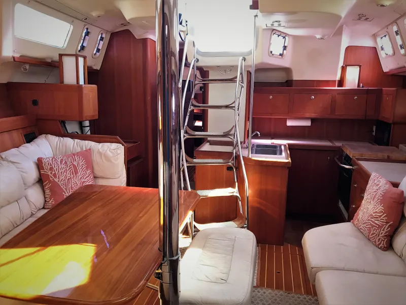 1998 Hunter 45 Center Cockpit