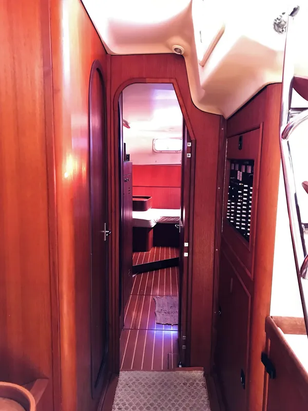 1998 Hunter 45 Center Cockpit