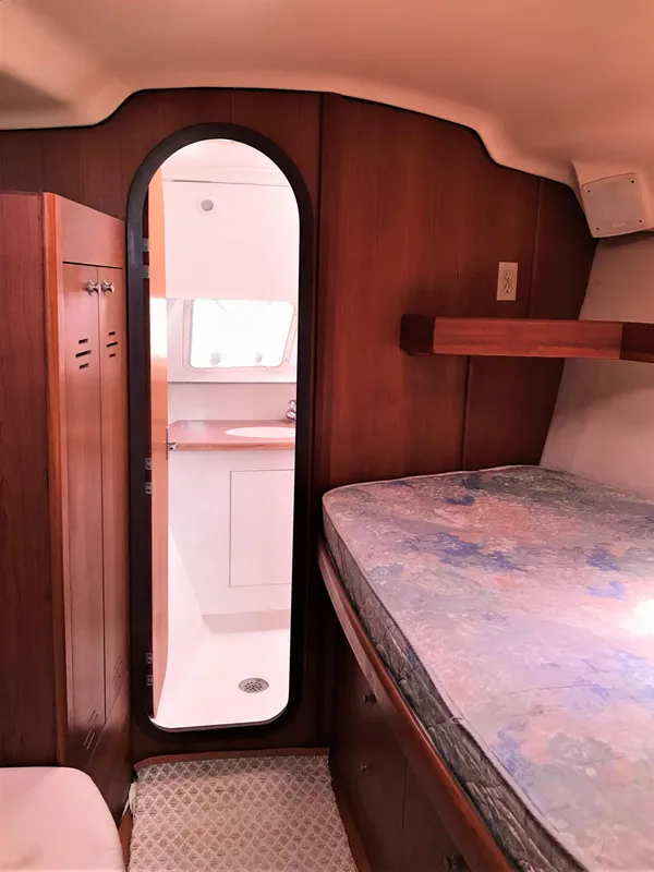 1998 Hunter 45 Center Cockpit